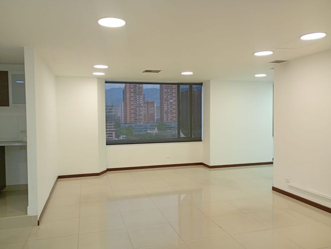 Oficina en arriendo en El Poblado, Medellín, 148 m² · foto 7 de 13