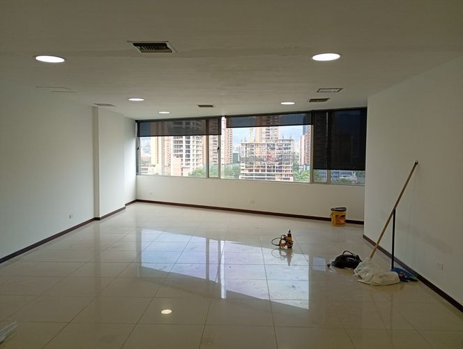 Oficina en arriendo en El Poblado, Medellín, 148 m² · foto 4 de 13