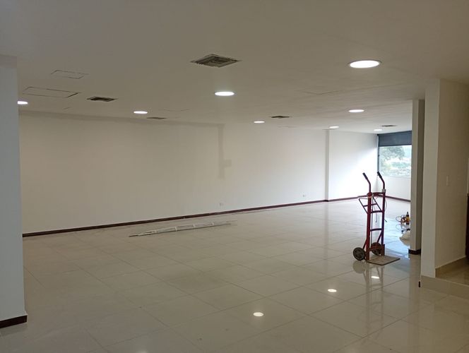 Oficina en arriendo en El Poblado, Medellín, 148 m² · foto 8 de 13
