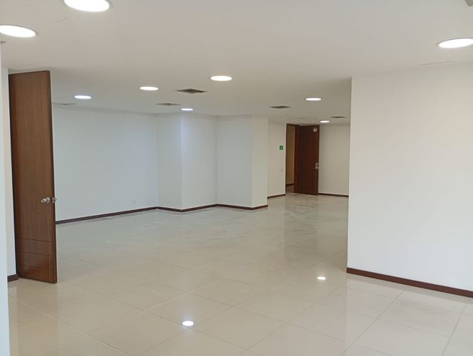 Oficina en arriendo en El Poblado, Medellín, 148 m² · foto 2 de 13