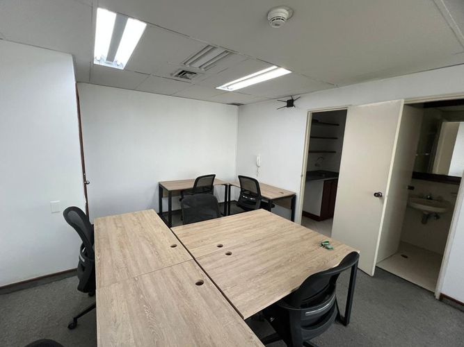Oficina en arriendo en El Poblado, Medellín, 36 m² · foto 10 de 12