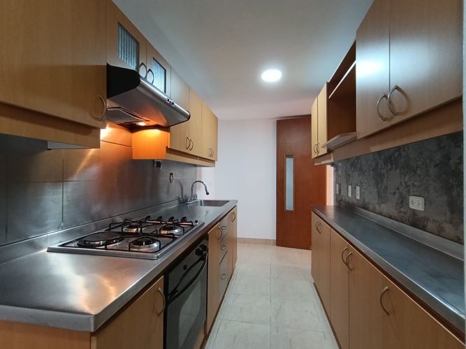Apartamento de 2 alcobas en arriendo en El Poblado, Medellín, 83 m² · foto 8 de 15