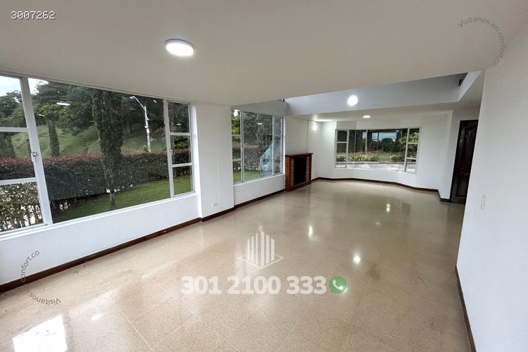 Casa de 6 alcobas en venta en Loma Del Escobero, Envigado, 350 m² · foto 2 de 24