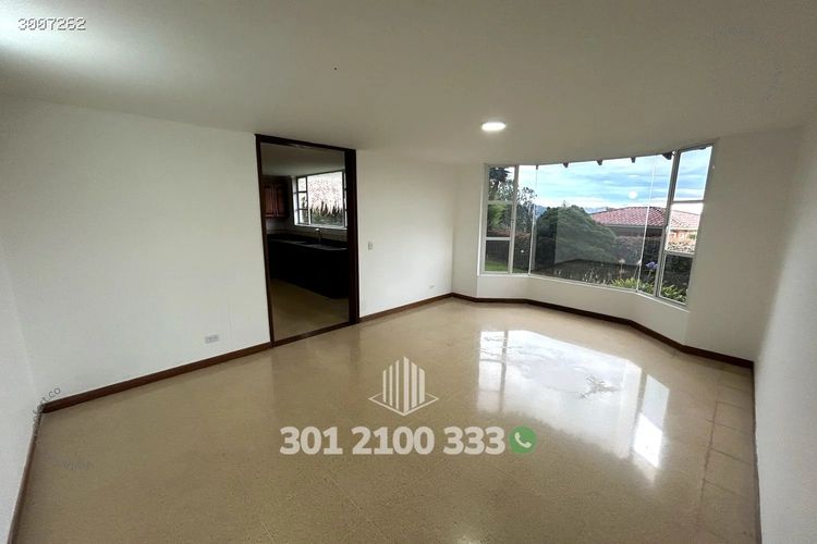 Casa de 6 alcobas en venta en Loma Del Escobero, Envigado, 350 m² · foto 4 de 24