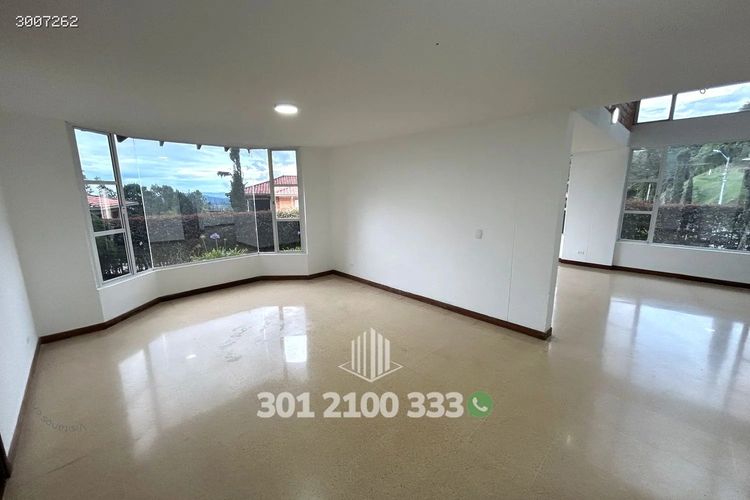 Casa de 6 alcobas en venta en Loma Del Escobero, Envigado, 350 m² · foto 3 de 24