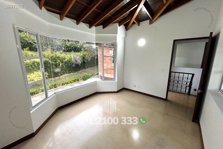Casa de 6 alcobas en venta en Loma Del Escobero, Envigado, 350 m² · foto 18 de 24