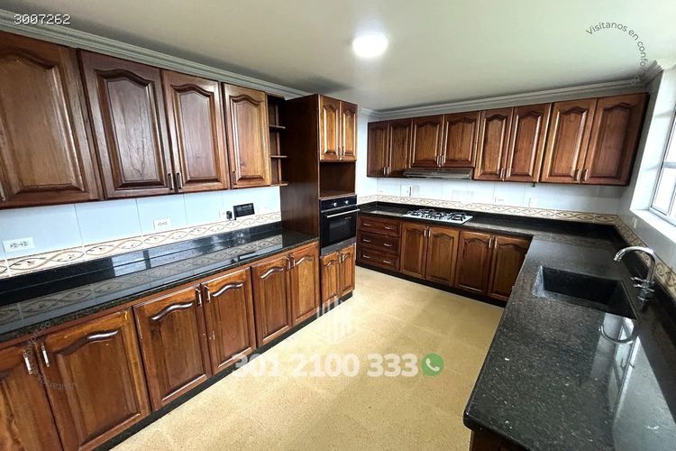 Casa de 6 alcobas en venta en Loma Del Escobero, Envigado, 350 m² · foto 10 de 24