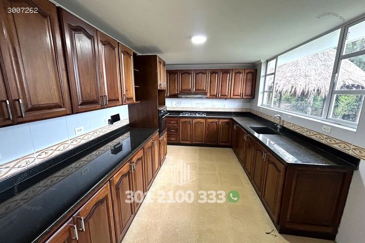 Casa de 6 alcobas en venta en Loma Del Escobero, Envigado, 350 m² · foto 11 de 24