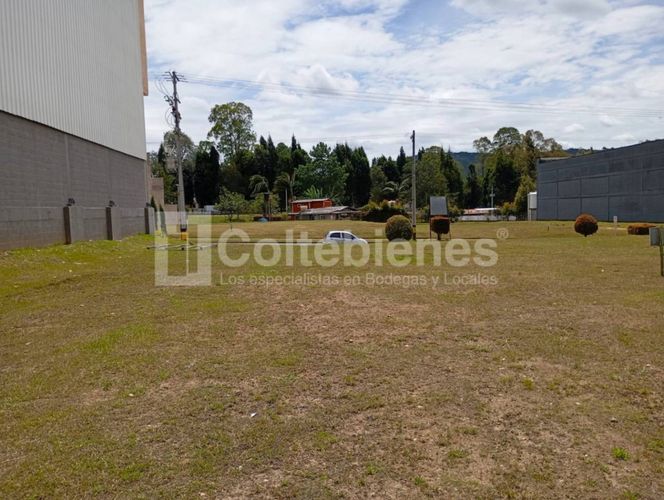 Lote en venta en La Mosquita, Guarne, 2345 m² · foto 2 de 13