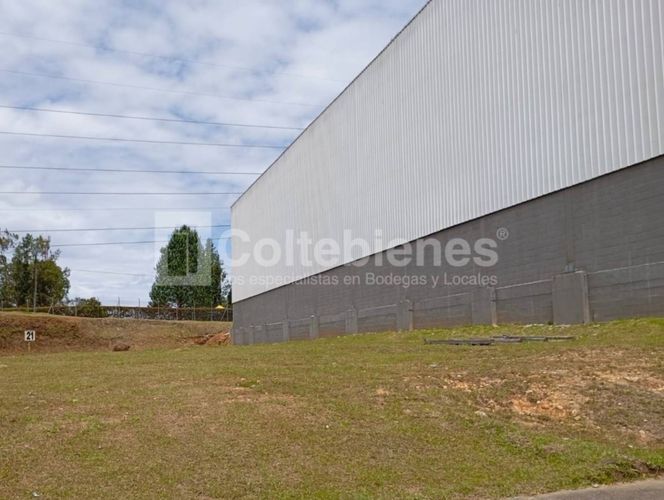 Lote en venta en La Mosquita, Guarne, 2345 m² · foto 4 de 13