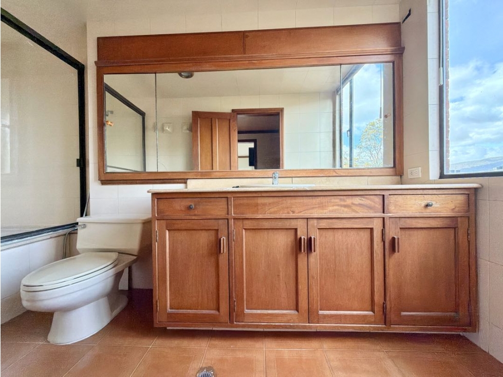Apartamento en venta en Chicó Navarra, Bogotá · foto 8 de 16