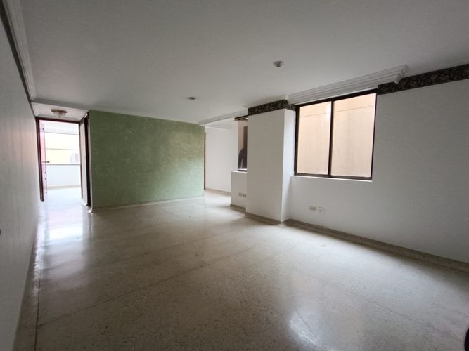 Apartamento de 2 alcobas en venta en Los Cambulos, Cali, 78 m² · foto 2 de 17
