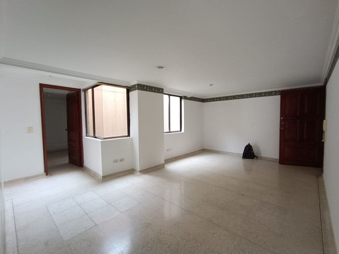 Apartamento de 2 alcobas en venta en Los Cambulos, Cali, 78 m² · foto 3 de 17