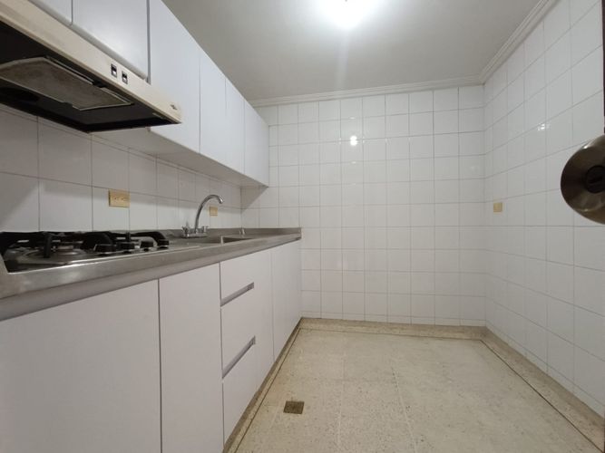 Apartamento de 2 alcobas en venta en Los Cambulos, Cali, 78 m² · foto 4 de 17