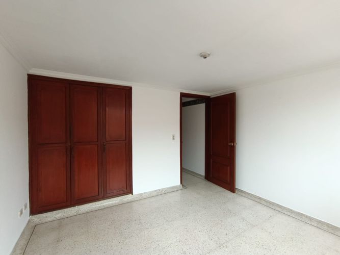 Apartamento de 2 alcobas en venta en Los Cambulos, Cali, 78 m² · foto 7 de 17