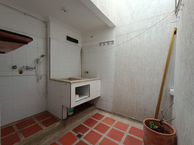 Apartamento de 2 alcobas en venta en Los Cambulos, Cali, 78 m² · foto 12 de 17
