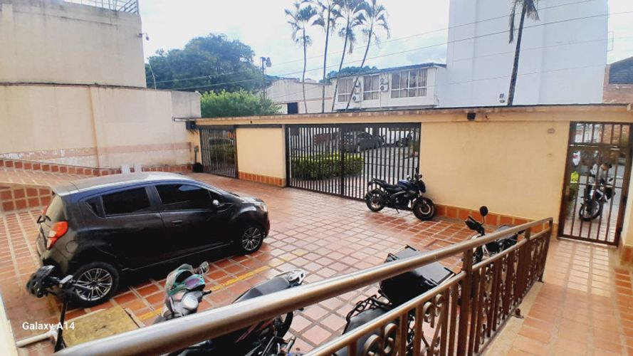 Apartamento de 2 alcobas en venta en Los Cambulos, Cali, 78 m² · foto 15 de 17