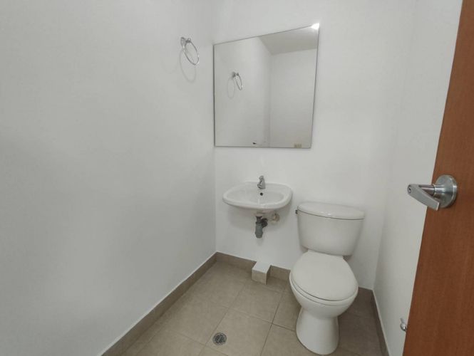 Oficina en arriendo en Los Balsos, Medellín, 79 m² · foto 5 de 8