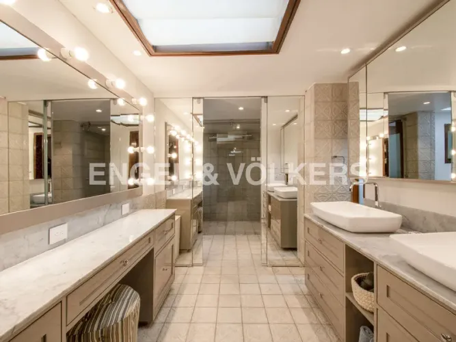 Casa de 4 alcobas en venta en Los Rosales, Bogotá, 591 m² · foto 18 de 24