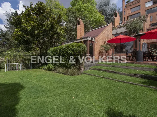 Casa de 4 alcobas en venta en Los Rosales, Bogotá, 591 m² · foto 14 de 24