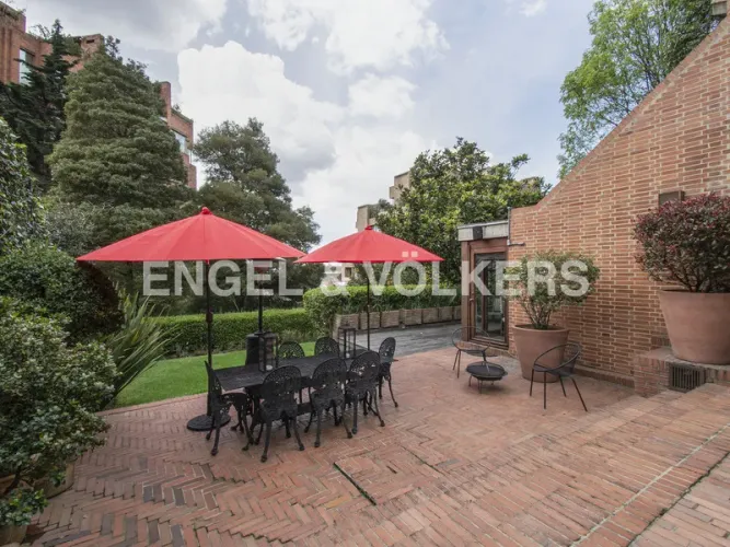 Casa de 4 alcobas en venta en Los Rosales, Bogotá, 591 m² · foto 9 de 24