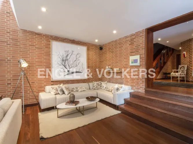 Casa de 4 alcobas en venta en Los Rosales, Bogotá, 591 m² · foto 4 de 24