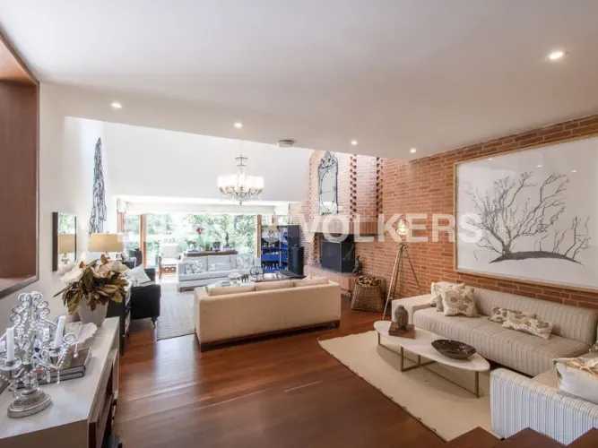 Casa de 4 alcobas en venta en Los Rosales, Bogotá, 591 m² · foto 3 de 24