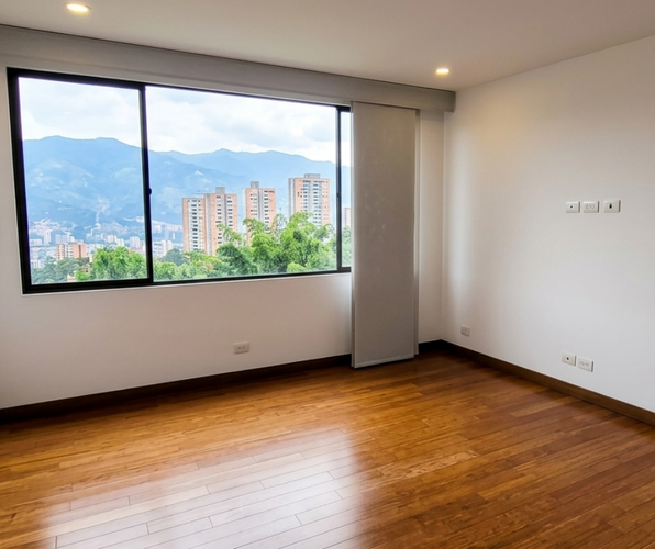 Casa de 4 alcobas en venta en Loma Del Chocho, Envigado, 280 m² · foto 5 de 7