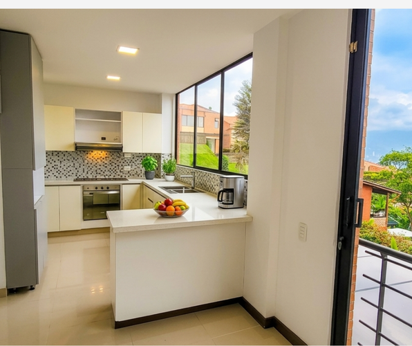 Casa de 4 alcobas en venta en Loma Del Chocho, Envigado, 280 m² · foto 6 de 7
