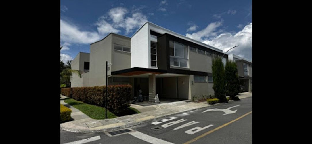 Casa de 3 alcobas en venta en Rionegro, 163 m² · foto 1 de 14