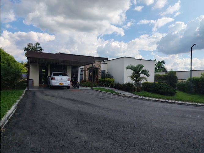 Casa de 5 alcobas en venta en Vía El Caimo, Armenia, 308 m² · foto 2 de 24