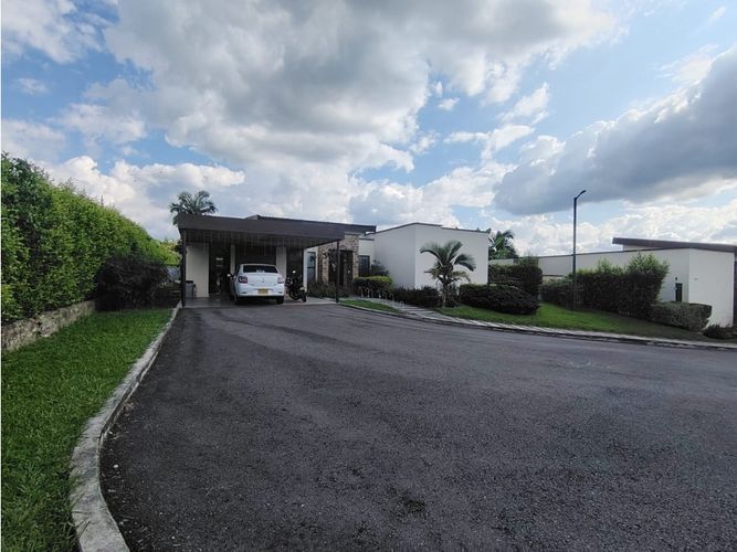 Casa de 5 alcobas en venta en Vía El Caimo, Armenia, 308 m² · foto 3 de 24