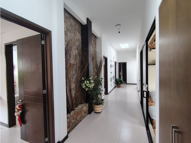 Casa de 5 alcobas en venta en Vía El Caimo, Armenia, 308 m² · foto 15 de 24