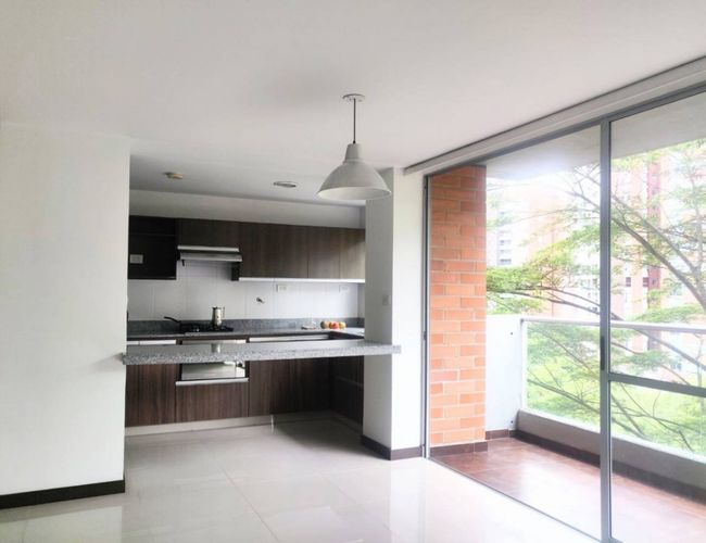 Apartamento de 3 alcobas en arriendo en Loma Del Esmeraldal, Envigado, 110 m² · foto 2 de 18