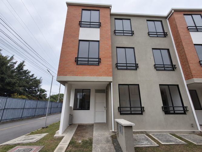 Casa de 3 alcobas en venta en Alfaguara, Jamundí, 80 m² · foto 2 de 24