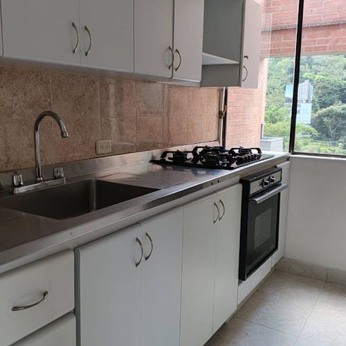 Apartamento de 3 alcobas en arriendo en Los Balsos, Medellín, 78 m² · foto 2 de 18