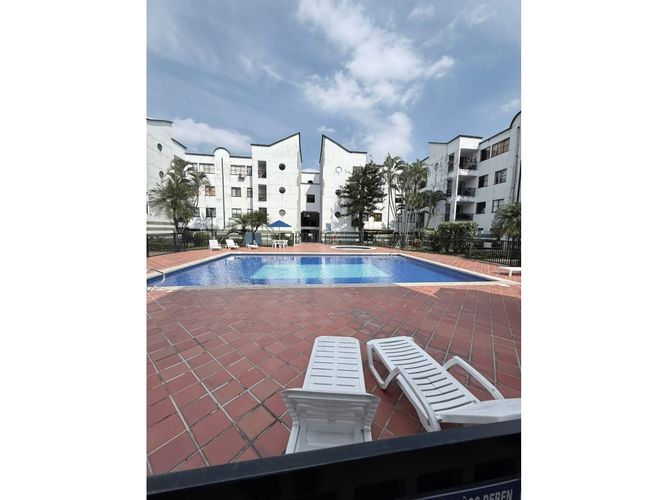 Apartamento de 2 alcobas en venta en El Refugio, Cali, 94 m² · foto 21 de 24