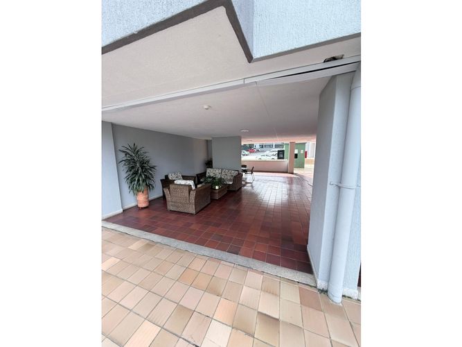 Apartamento de 2 alcobas en venta en El Refugio, Cali, 94 m² · foto 22 de 24
