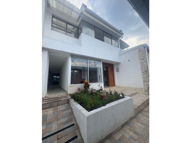 Casa de 6 alcobas en venta en Sector La Luisa Bella Suiza, Cali, 550 m² · foto 2 de 24