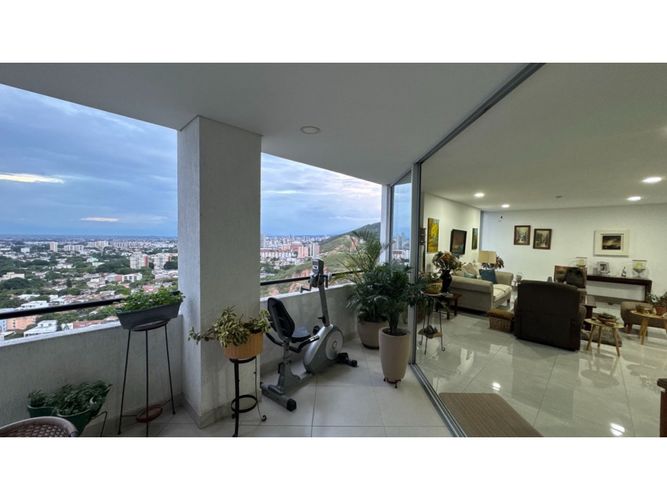 Apartamento de 3 alcobas en venta en Menga, Cali, 166 m² · foto 2 de 24