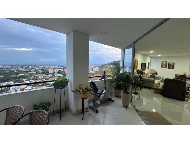Apartamento de 3 alcobas en venta en Menga, Cali, 166 m² · foto 3 de 24