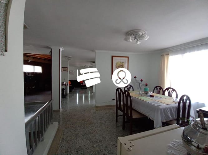 Casa de 5 alcobas en venta en Simon Bolivar, Medellín, 263 m² · foto 4 de 20