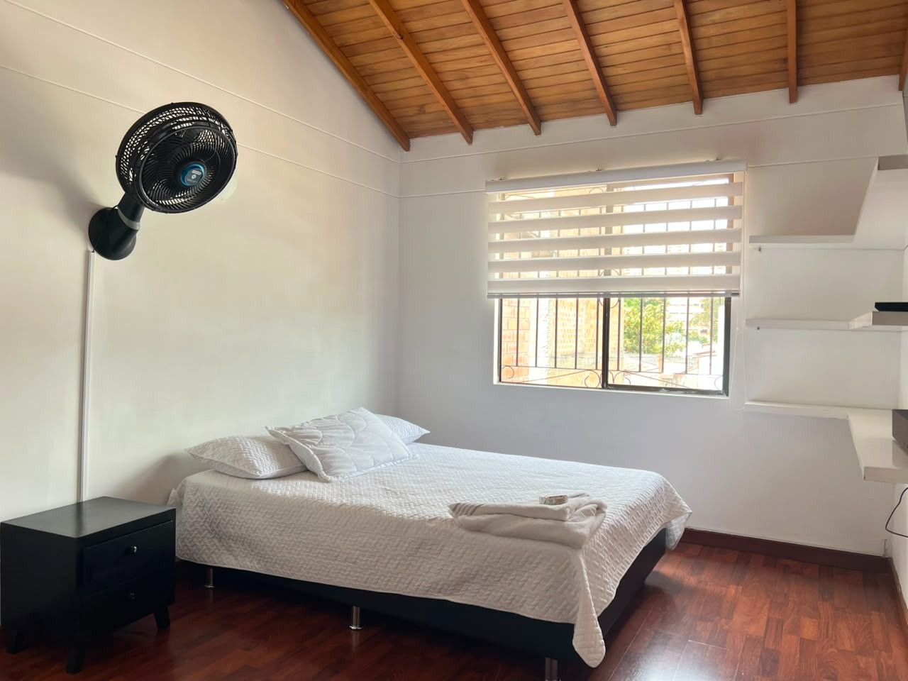 Casa en arriendo en El Poblado, Medellín · foto 11 de 14