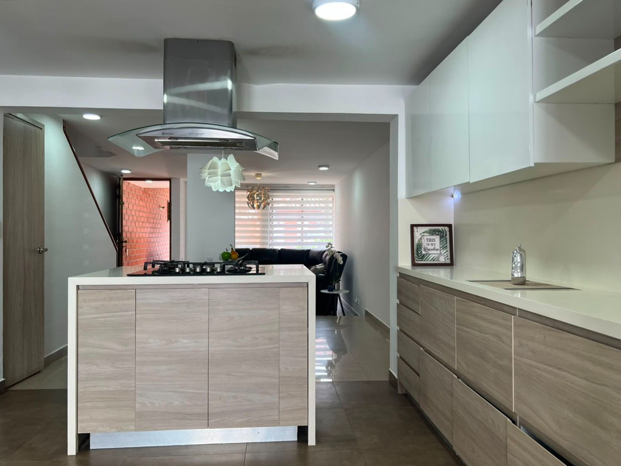 Casa en arriendo en El Poblado, Medellín · foto 4 de 14