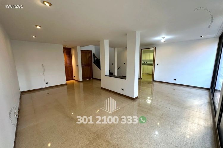 Casa de 3 alcobas en arriendo en El Tesoro, Medellín, 320 m² · foto 2 de 24