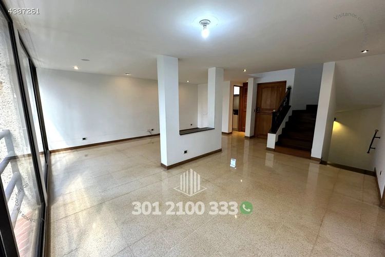 Casa de 3 alcobas en arriendo en El Tesoro, Medellín, 320 m² · foto 3 de 24
