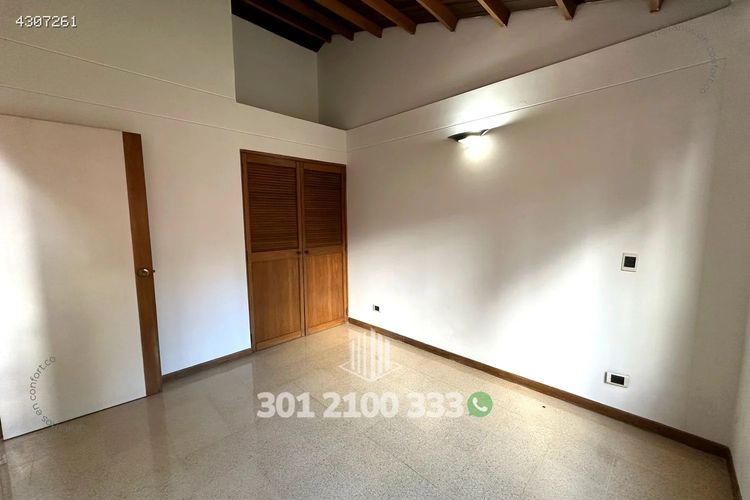 Casa de 3 alcobas en arriendo en El Tesoro, Medellín, 320 m² · foto 11 de 24