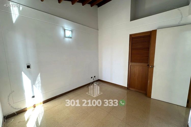 Casa de 3 alcobas en arriendo en El Tesoro, Medellín, 320 m² · foto 14 de 24