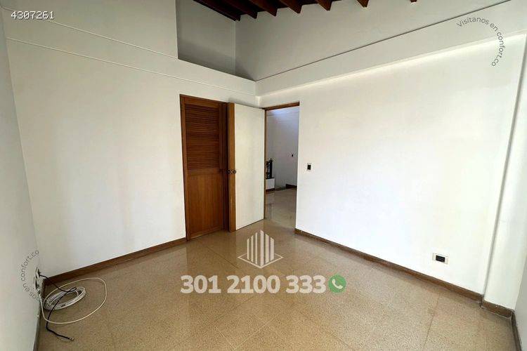 Casa de 3 alcobas en arriendo en El Tesoro, Medellín, 320 m² · foto 13 de 24