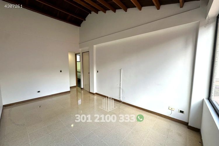 Casa de 3 alcobas en arriendo en El Tesoro, Medellín, 320 m² · foto 19 de 24